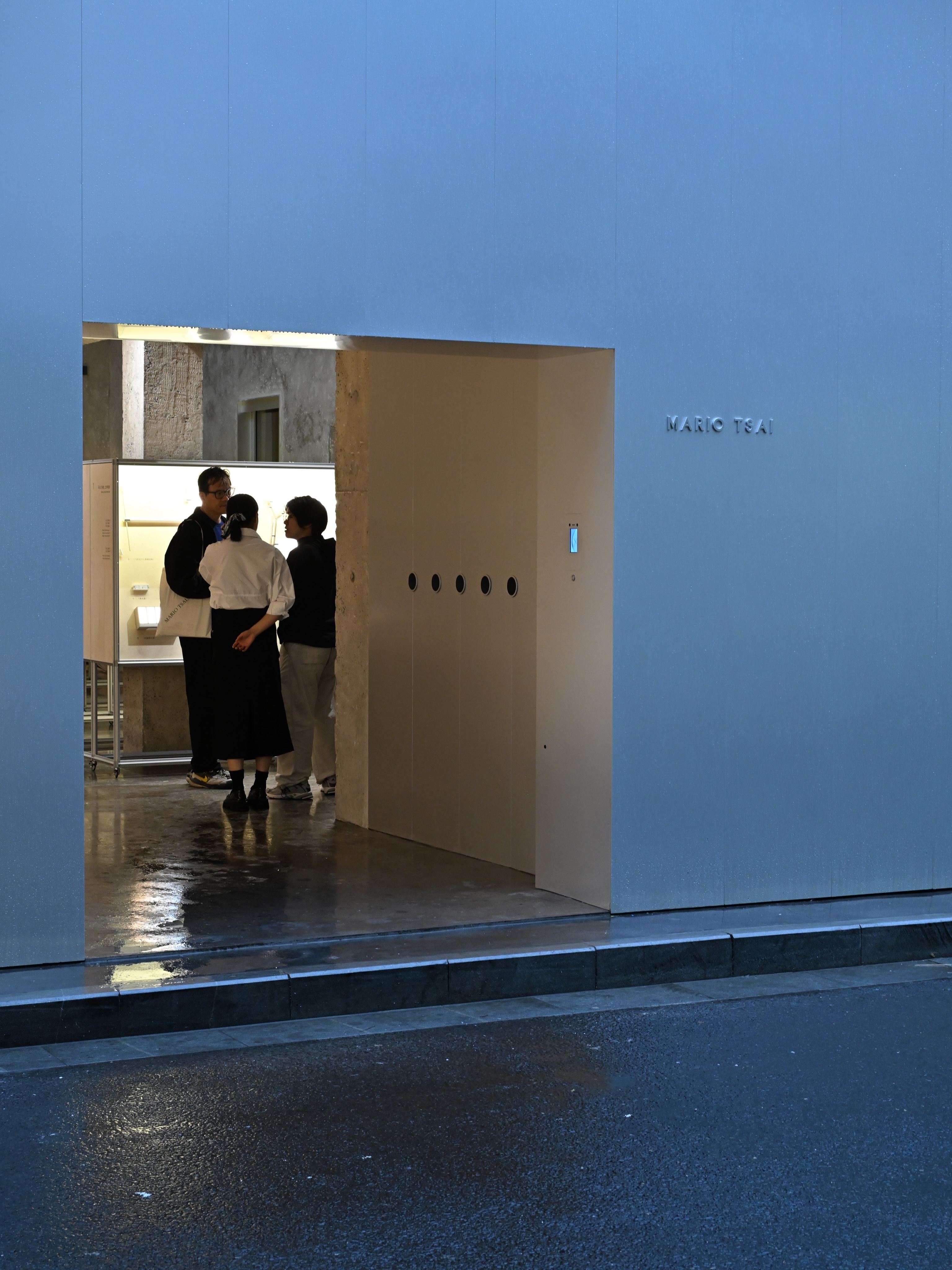 Technical precision and material expression, in one room