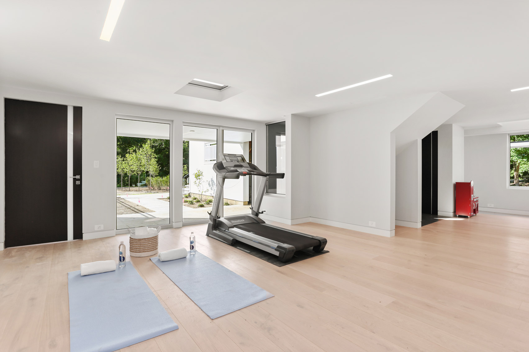 Interior view at 862 Fenimore