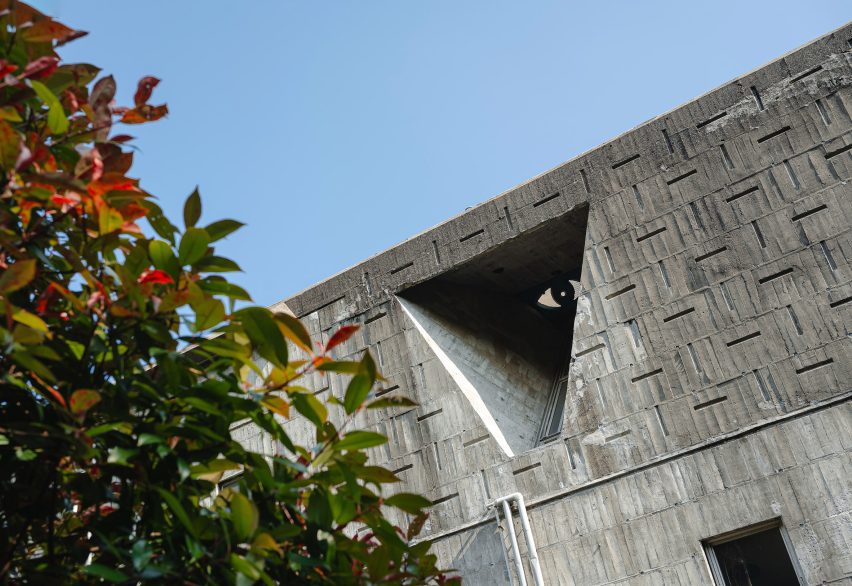 The Inter-University Seminar House in Hachioji, Tokyo, by Takamasa Yoshizaka, 1965, showing an angular concrete soffit and a small round opening in a textured wall
