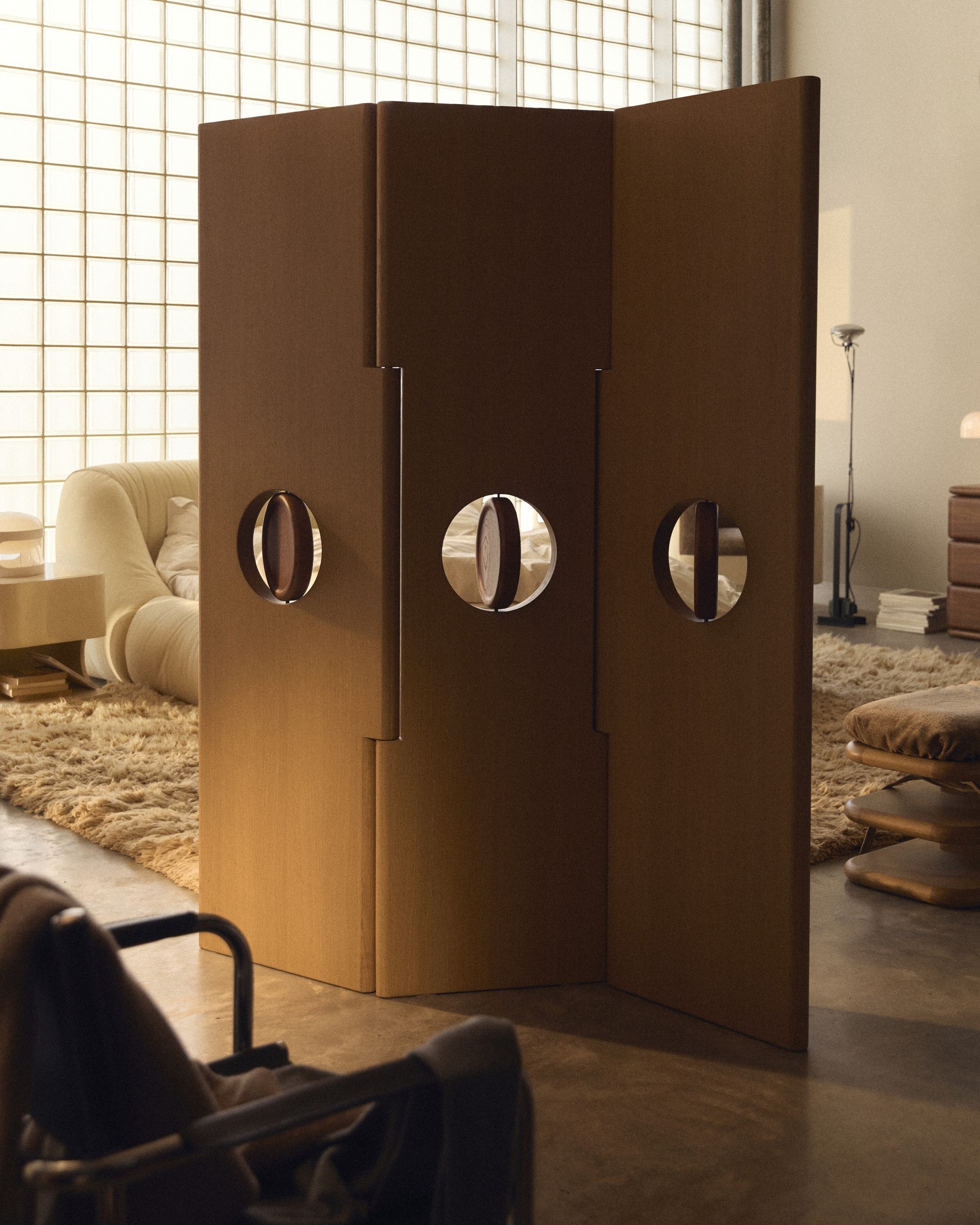 The Tondo screen, rotating forms in oak and walnut